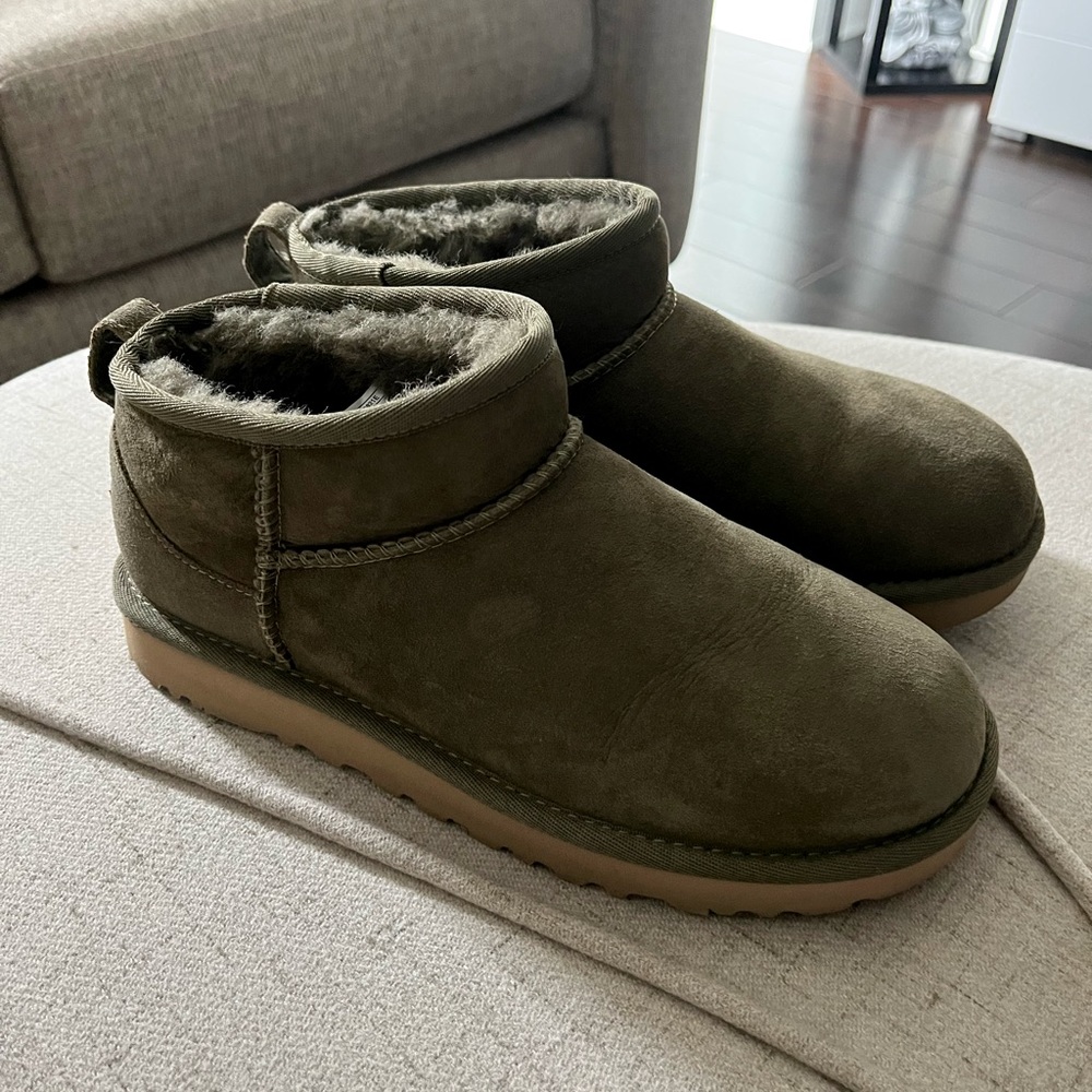 Classic ugg ultra mini boots in forest night size 7